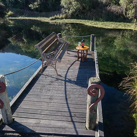 Koru Beachfront Holiday Cabins & Hot Tub Barrytown Extérieur photo