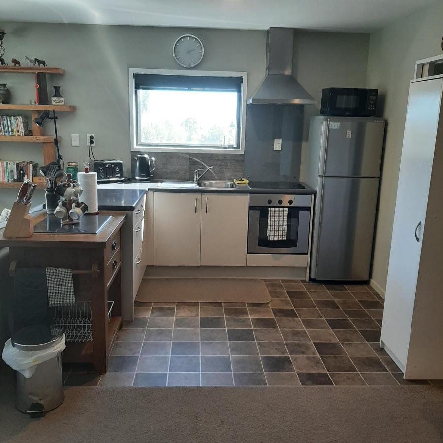 Koru Beachfront Holiday Cabins & Hot Tub Barrytown Extérieur photo