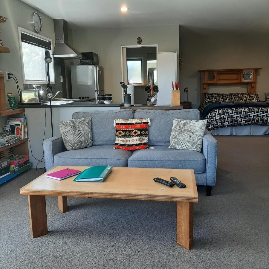 Koru Beachfront Holiday Cabins & Hot Tub Barrytown Extérieur photo