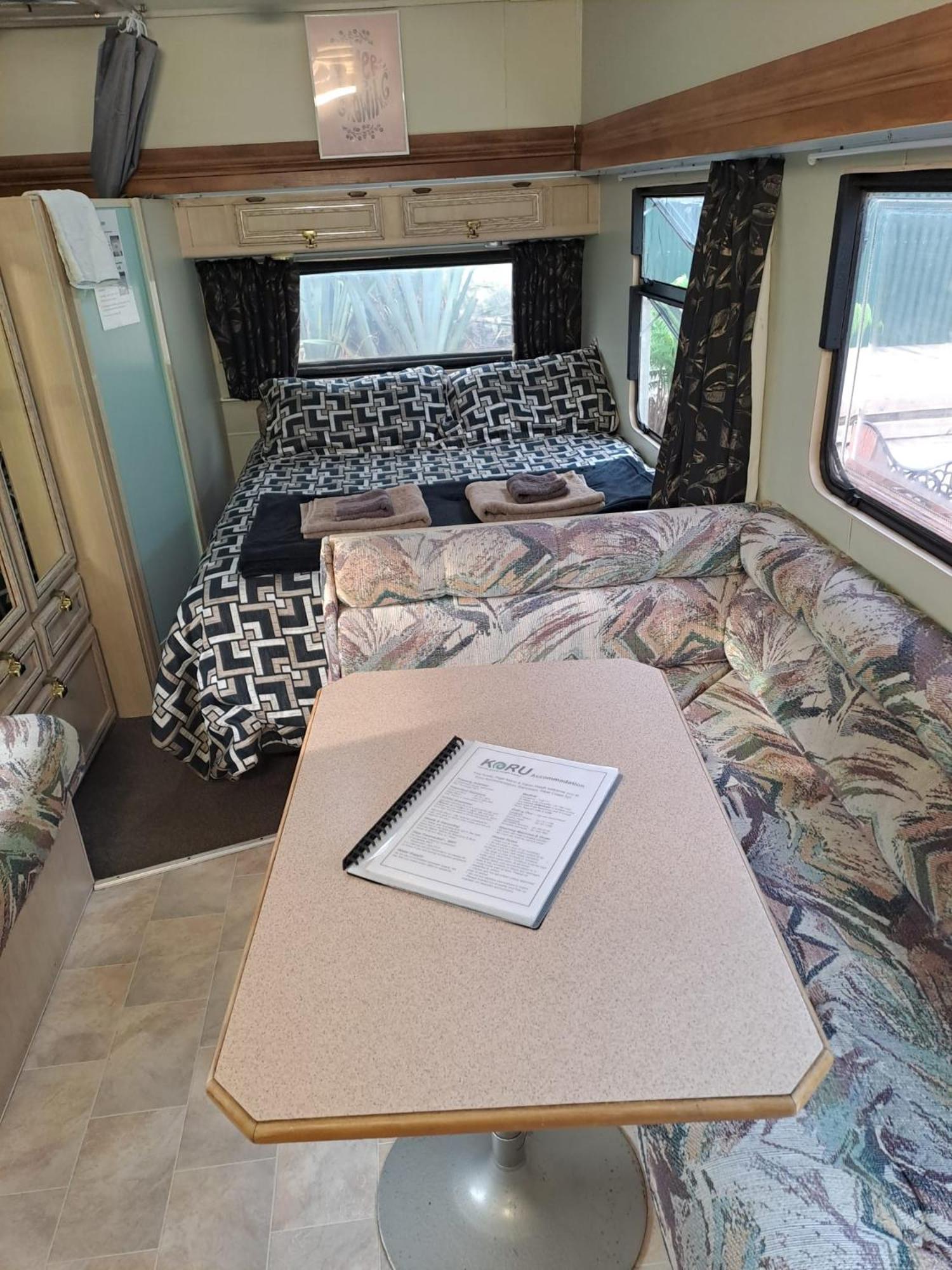 Koru Beachfront Holiday Cabins & Hot Tub Barrytown Extérieur photo