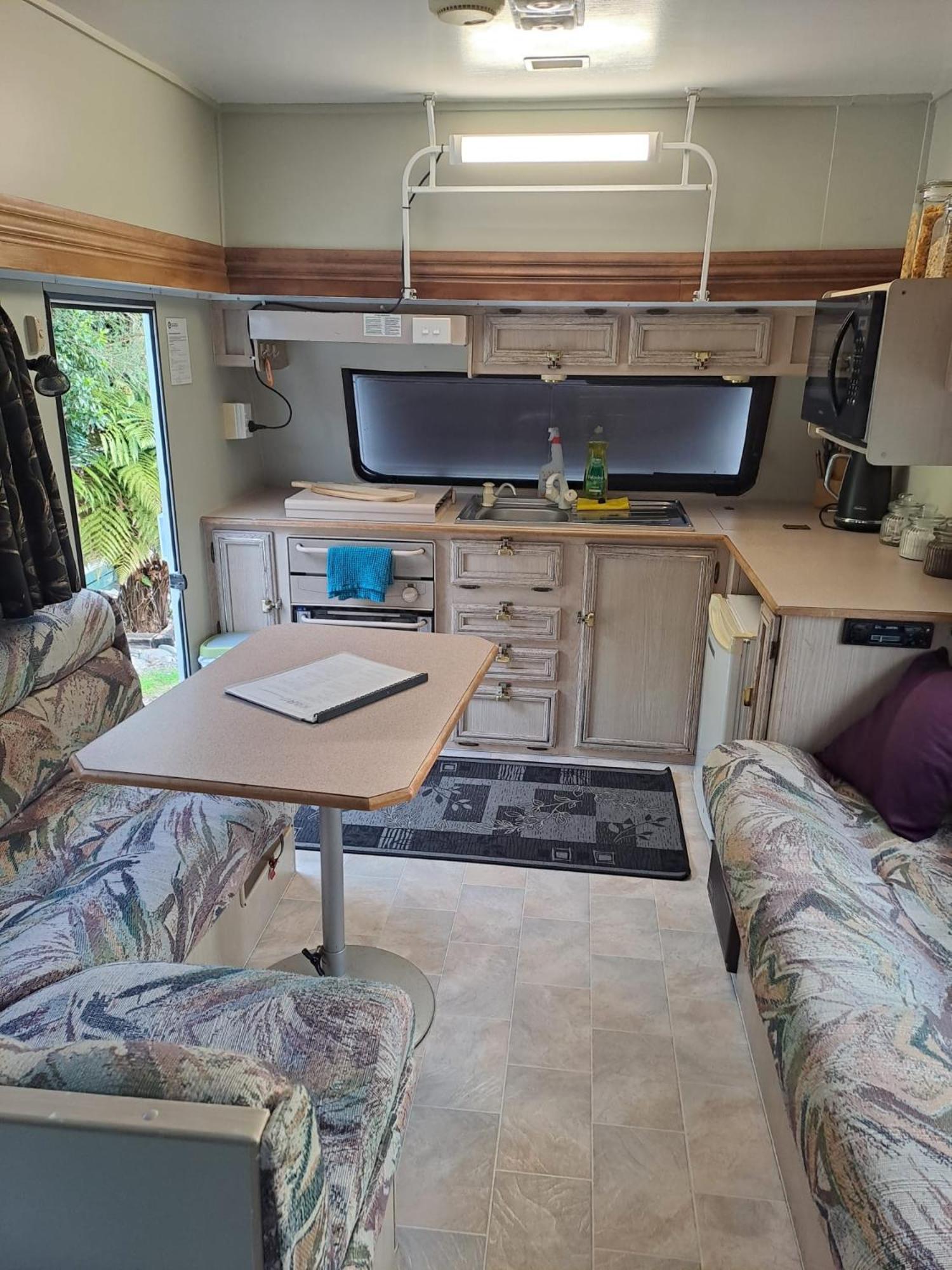 Koru Beachfront Holiday Cabins & Hot Tub Barrytown Extérieur photo