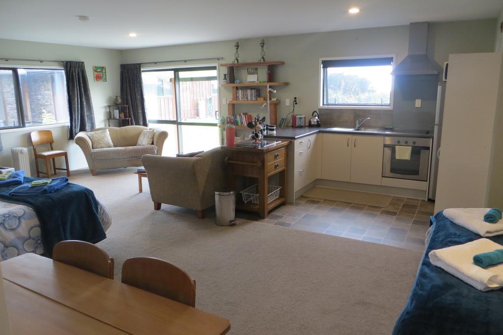 Koru Beachfront Holiday Cabins & Hot Tub Barrytown Extérieur photo