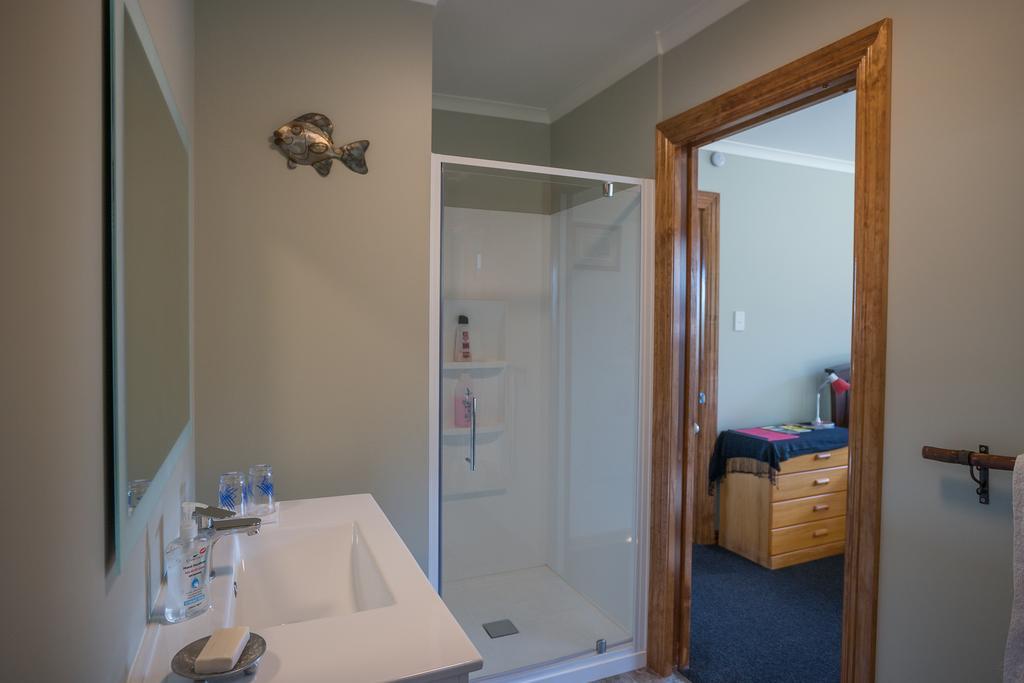 Koru Beachfront Holiday Cabins & Hot Tub Barrytown Extérieur photo