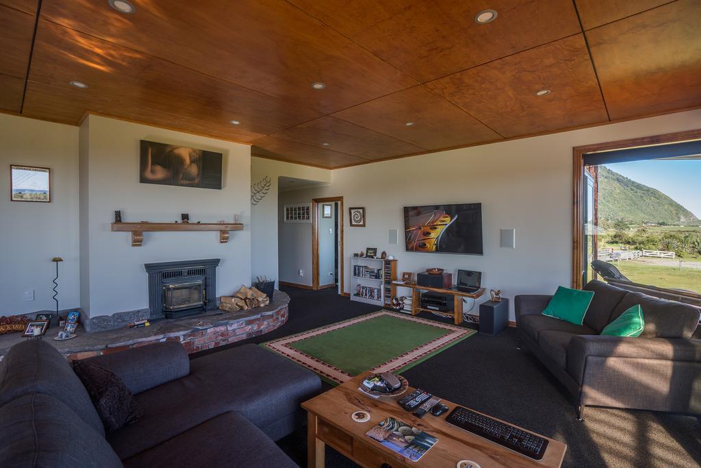 Koru Beachfront Holiday Cabins & Hot Tub Barrytown Extérieur photo