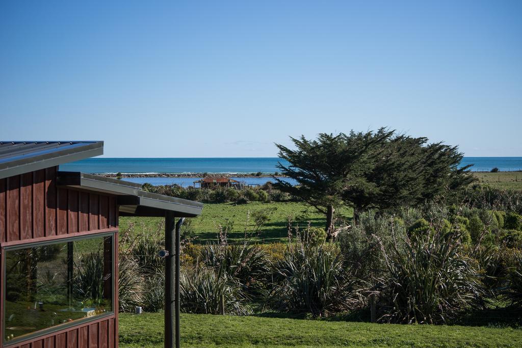 Koru Beachfront Holiday Cabins & Hot Tub Barrytown Extérieur photo